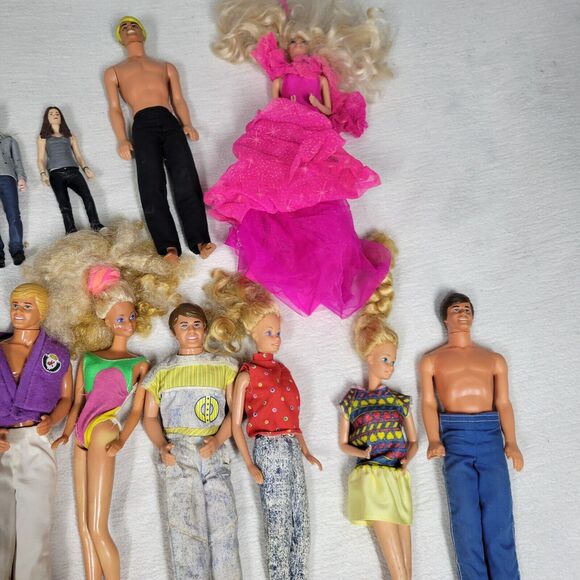 Vintage Barbie Dolls & More Toys Retro Brunette White Caucasian Doll Toy Clothes - Picture 8 of 12